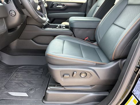New 2026 GMC Yukon XL AT4 w/ AT4 Premium Package AWD/4WD image 17