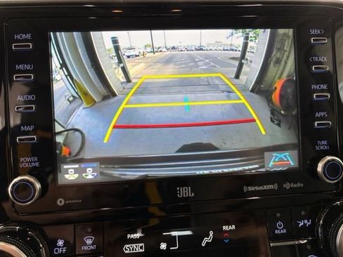 Used 2021 Toyota Highlander Limited AWD/4WD image 18
