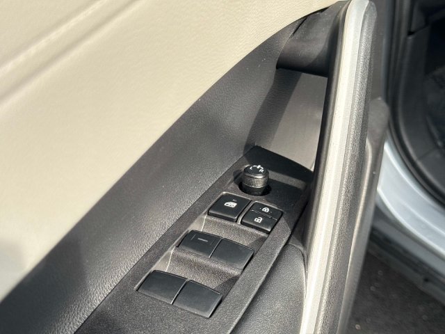 Used 2025 Toyota Corolla Cross LE FWD image 16