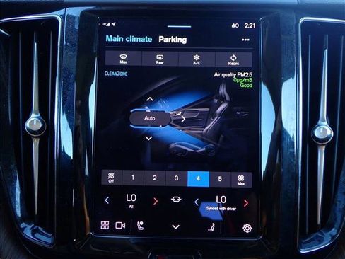 Used 2022 Volvo XC60 B5 Momentum image 20