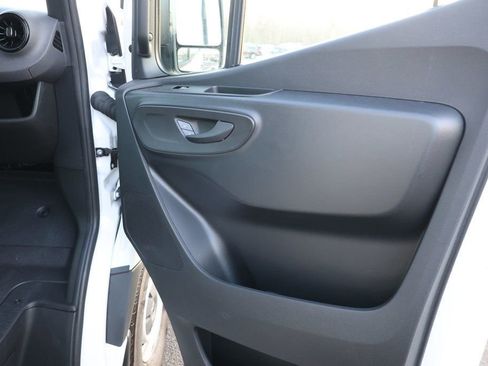 Used 2025 Mercedes-Benz Sprinter 2500 image 29