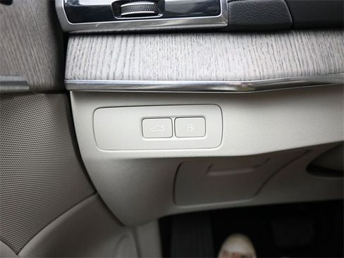 Used 2024 Volvo XC90 T8 Ultimate w/ Lounge Package image 29