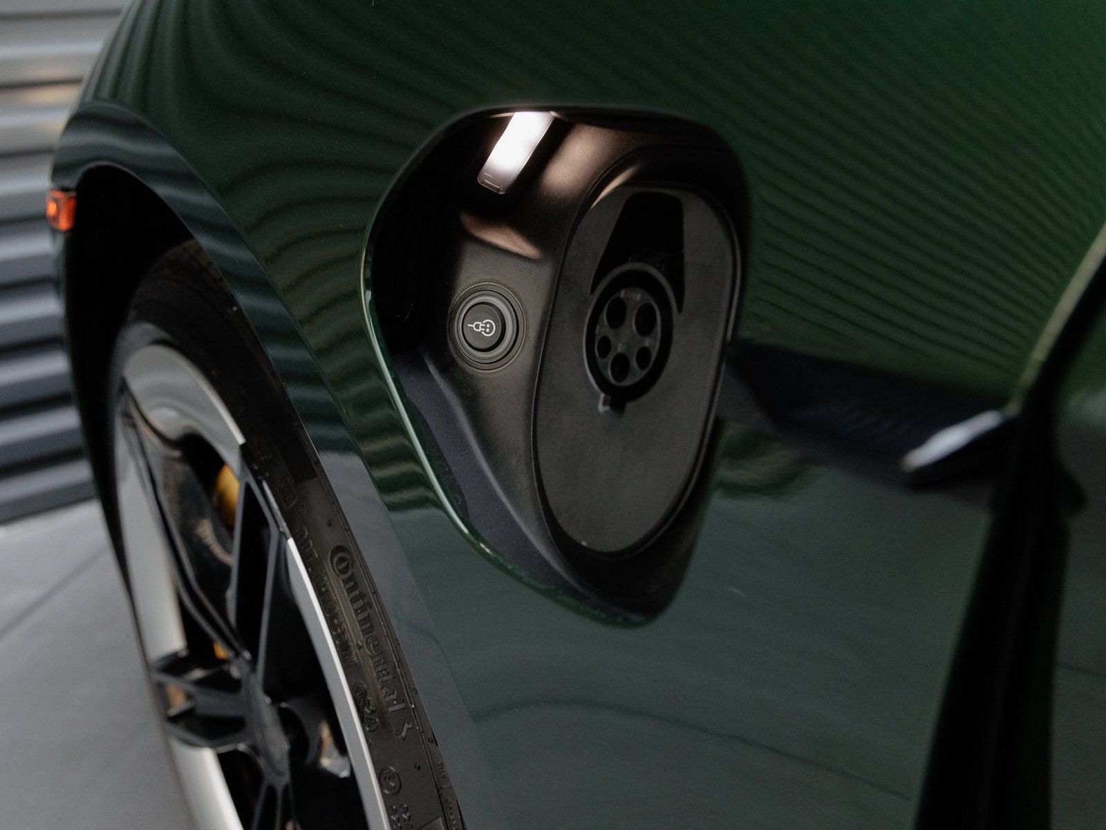 Certified 2025 Porsche Taycan Turbo S AWD/4WD image 14