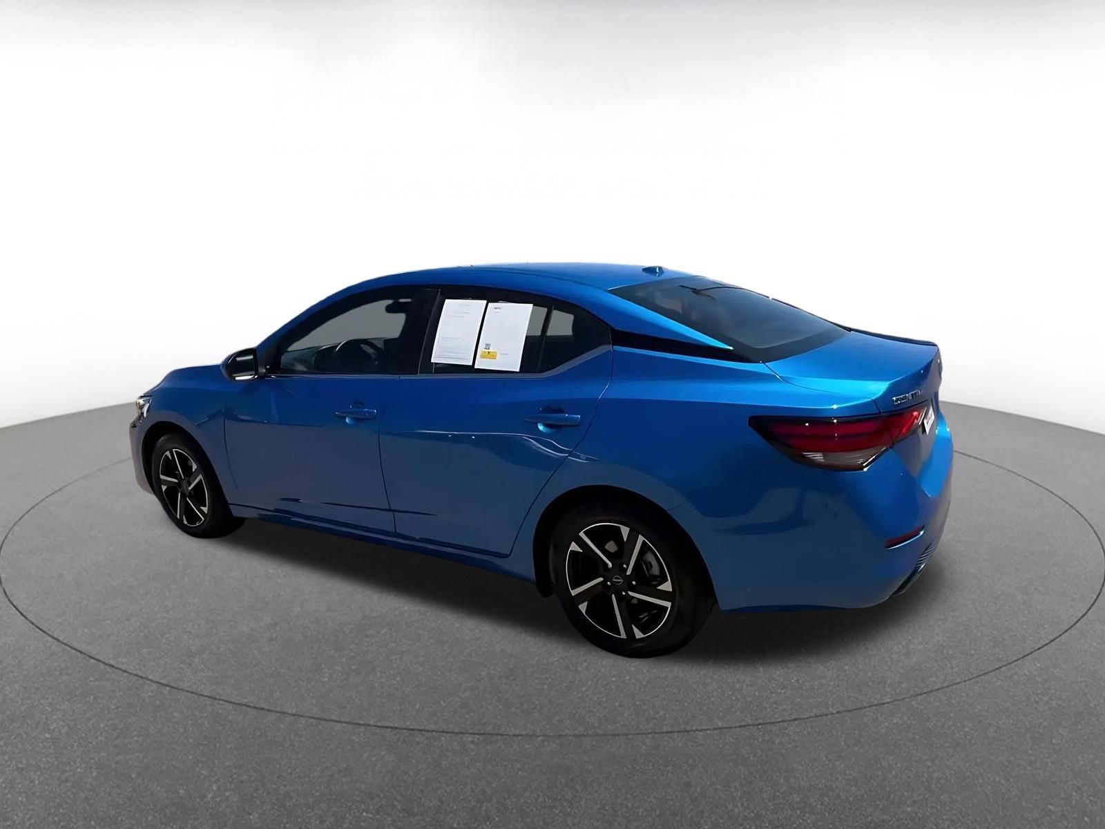 Used 2025 Nissan Sentra SV FWD image 9