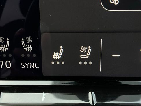 Used 2025 Volkswagen Atlas Cross Sport SE image 31