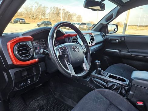 Used 2016 Toyota Tacoma TRD Off-Road image 22