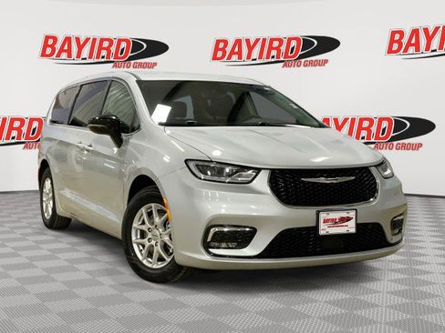 Used 2024 Chrysler Pacifica Touring-L image 1