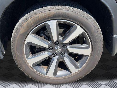 Used 2025 Honda Pilot Touring image 12