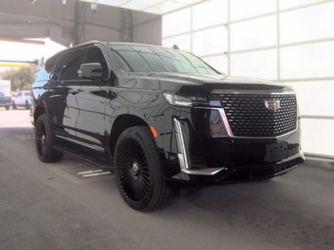 Used 2024 Cadillac Escalade Premium Luxury w/ LPO, Floor Liner Package AWD/4WD image 4