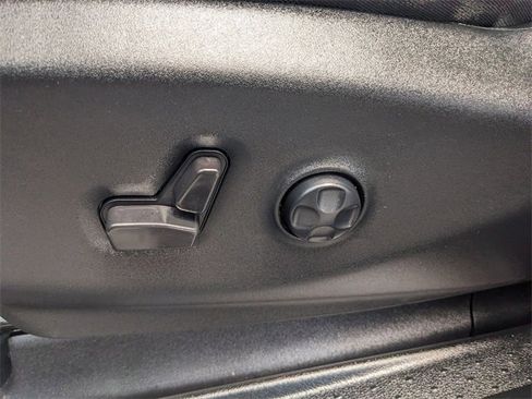 Used 2023 Chrysler Pacifica Touring image 7