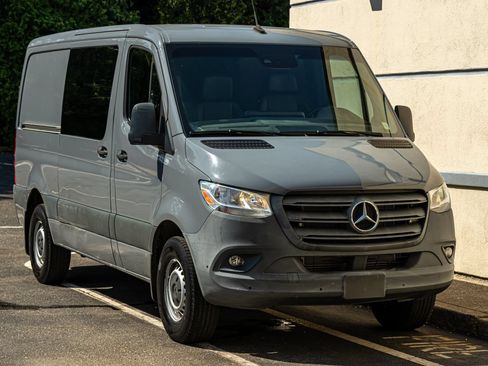 Used 2021 Mercedes-Benz Sprinter 2500 image 12