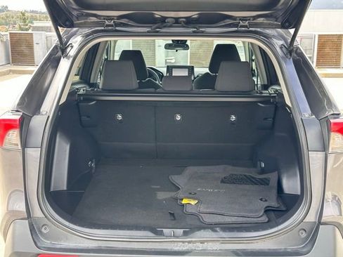 Used 2022 Toyota RAV4 LE w/ Carpet Mat Package (TMS) AWD/4WD image 23