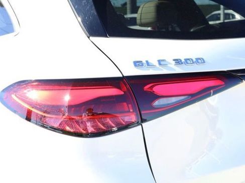 Certified 2025 Mercedes-Benz GLC 300 4MATIC image 11
