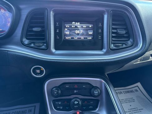 Used 2015 Dodge Challenger SXT RWD image 16