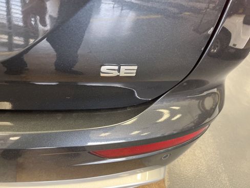 Used 2024 Mitsubishi Outlander SE image 6