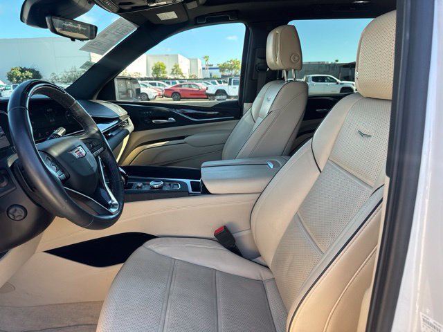 Used 2023 Cadillac Escalade Premium Luxury AWD/4WD image 46