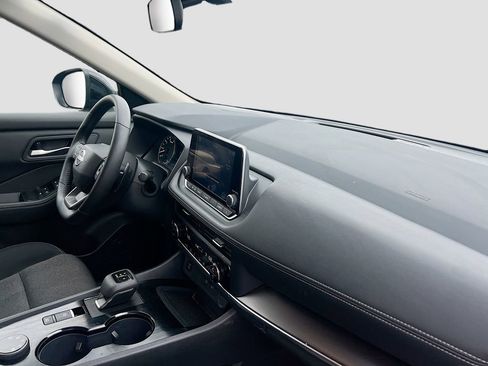 Used 2025 Nissan Rogue SV image 28