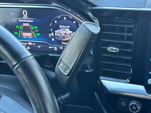 Used 2025 Chevrolet Silverado 2500 LT w/ Convenience Package image 22