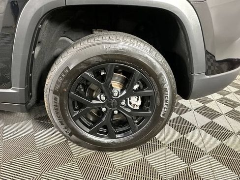 Certified 2025 Jeep Grand Cherokee Altitude AWD/4WD image 32