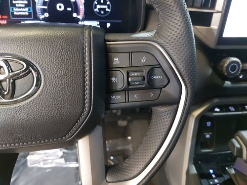 Used 2025 Toyota Tundra Limited AWD/4WD image 19