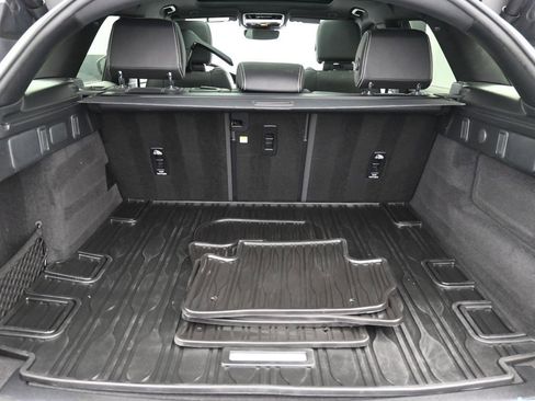 Used 2023 Land Rover Range Rover Velar R-Dynamic S image 22