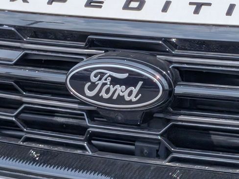 New 2025 Ford Expedition Platinum w/ Stealth Performance Package image 13