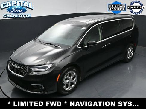 Used 2024 Chrysler Pacifica Limited FWD image 30