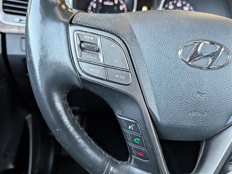 Used 2017 Hyundai Santa Fe FWD image 21