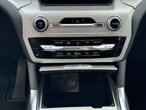 Used 2023 Ford Explorer XLT w/ Equipment Group 202A image 18