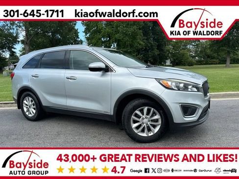 Used 2017 Kia Sorento AWD w/ LX Convenience Package image 1