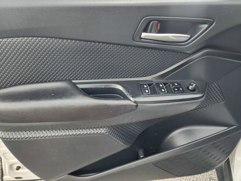 Used 2018 Toyota C-HR XLE FWD image 22