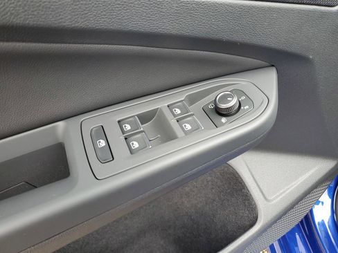 Used 2025 Volkswagen Golf image 24