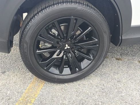 Used 2024 Mitsubishi Eclipse Cross Black Edition image 10