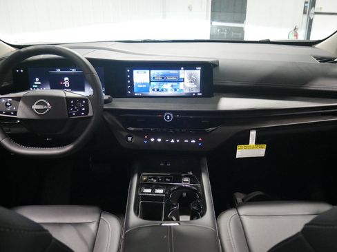 Used 2025 Nissan Murano SV image 18