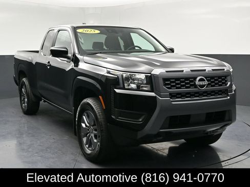 Used 2025 Nissan Frontier SV image 1