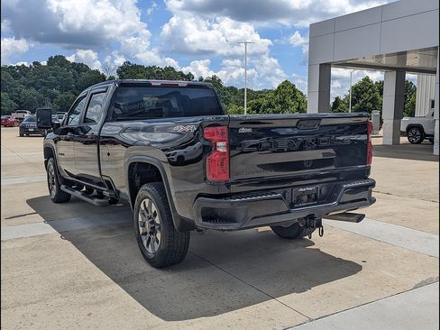 Used 2022 Chevrolet Silverado 2500 Custom w/ Custom Value Package AWD/4WD image 8