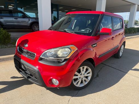 Used 2013 Kia Soul FWD image 2