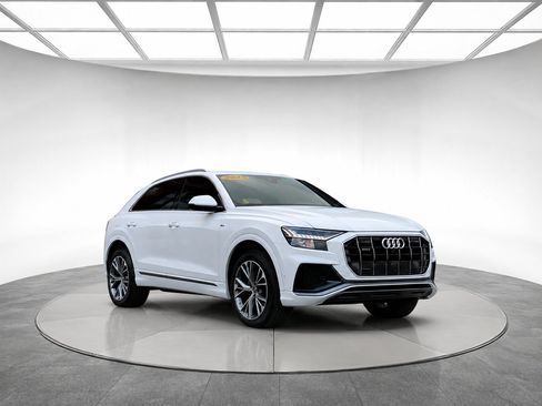 Used 2023 Audi Q8 Premium Plus AWD/4WD image 3