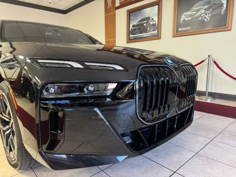 Used 2025 BMW i7 xDrive60 image 4