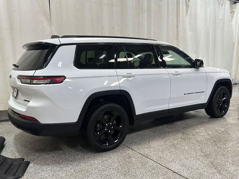 Used 2022 Jeep Grand Cherokee L Limited w/ Black Appearance Package AWD/4WD image 4