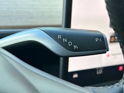 Used 2024 Tesla Model Y Long Range AWD/4WD image 23