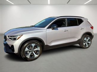 Used 2026 Volvo XC40 B5 Plus AWD/4WD video 1