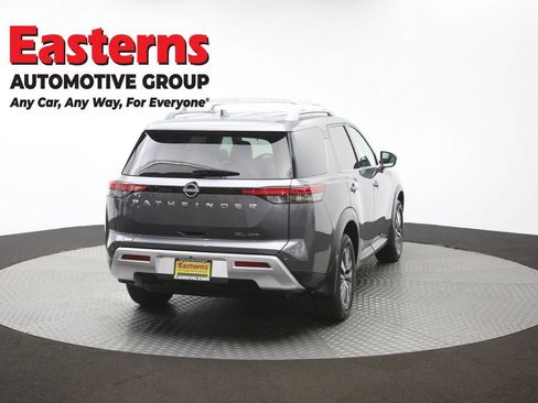 Used 2023 Nissan Pathfinder SL AWD/4WD image 39