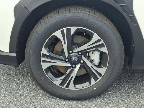 Used 2025 Subaru Crosstrek 2.0i Premium image 8