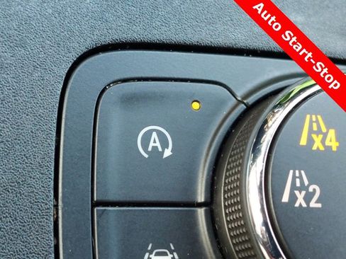 Used 2022 Chevrolet Traverse LT image 18