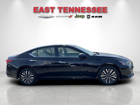Used 2025 Nissan Altima 2.5 SV image 2