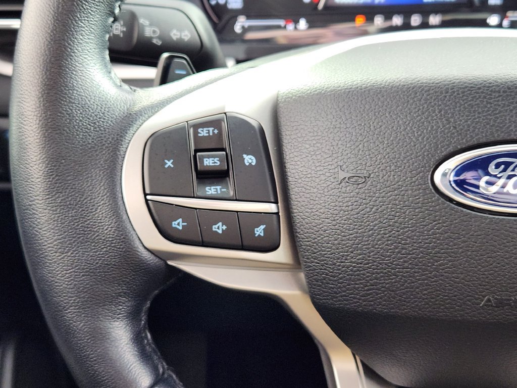 Used 2021 Ford Explorer XLT w/ Equipment Group 202A AWD/4WD image 18