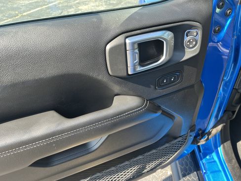 Used 2022 Jeep Wrangler Unlimited Sahara w/ Cold Weather Group image 10