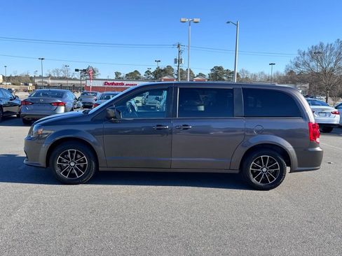 Used 2019 Dodge Grand Caravan SE image 3