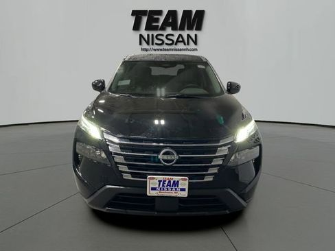 Certified 2025 Nissan Rogue SV AWD/4WD image 2